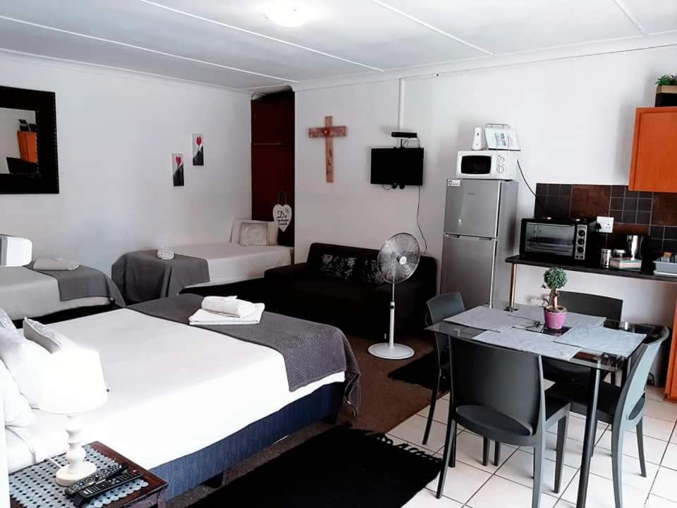 Aandrus Guesthouse Bloemfontein Exterior photo