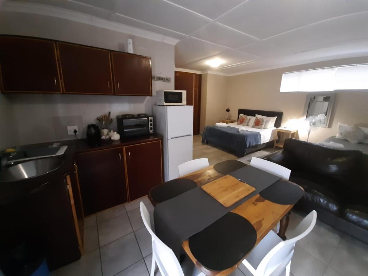 Aandrus Guesthouse Bloemfontein Exterior photo